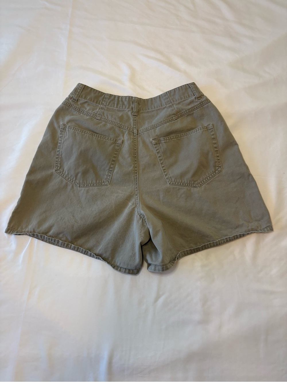 Eddie‎ Bauer Women's Khaki Flat-Front Shorts - Picture 2 of 8